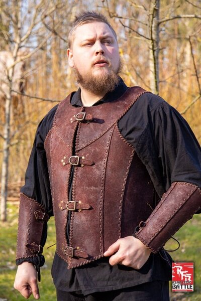 Brigandine met riemen, bruin - Celtic Webmerchant