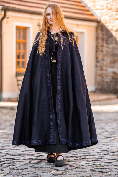 Geborduurde mantel Damia, blauw - Celtic Webmerchant