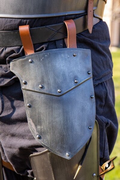 Thigh armour infantry, blackened - Celtic Webmerchant