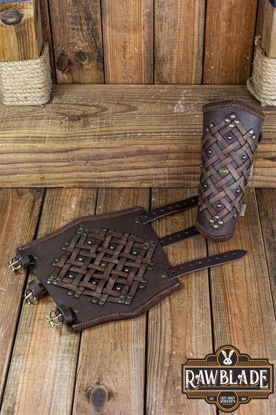 Brawley Nietenarmschienen - Braun - Celtic Webmerchant