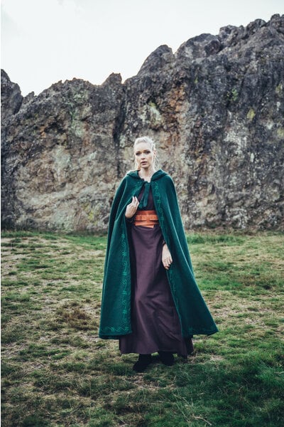 Embroidered cloak Damia, green - Celtic Webmerchant