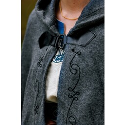 Broderade mantel Damia med fibula, grå - Celtic Webmerchant