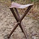 Epic Armoury Tabouret pliant en cuir et bois M - Celtic Webmerchant