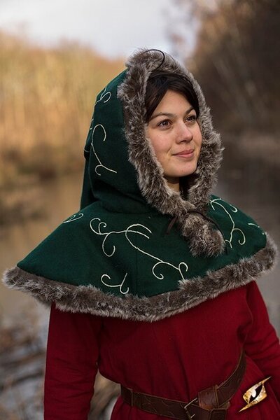 Capucha de piel Gisla, verde - Celtic Webmerchant