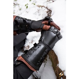 Leather gauntlet, Left Hand - Celtic Webmerchant