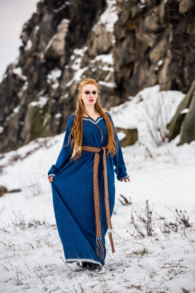 Frühmittelalterkleid Aelswith, blau - Celtic Webmerchant