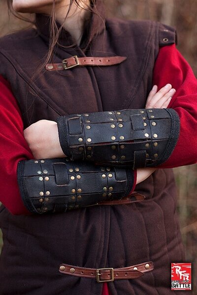 Par armbeskyttere i plade Fighter, sort - Celtic Webmerchant