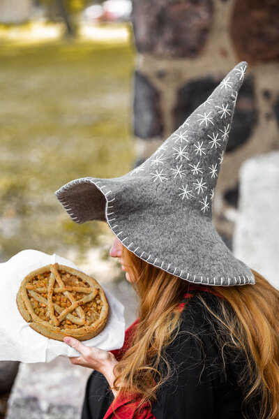 Chapeau de sorcière avec étoiles, gris - Celtic Webmerchant