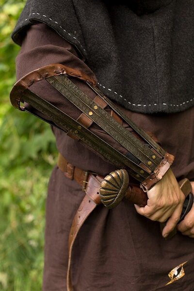 Viking armbeskyttere i plade, patinerede - Celtic Webmerchant