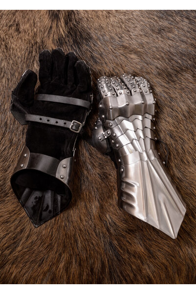 Gauntlets with rivets - Celtic Webmerchant