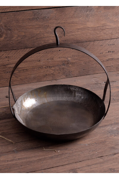 Medieval pan with hook and handle - Celtic Webmerchant