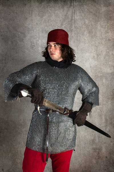 Haubergeon, runda ringar, runda nitar 8 mm - Celtic Webmerchant