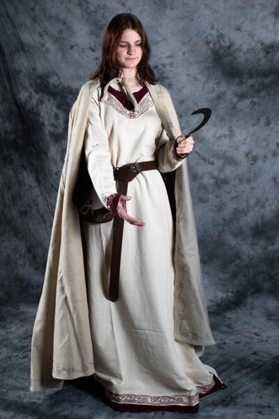 Embroidered cloak Damia, cream - Celtic Webmerchant