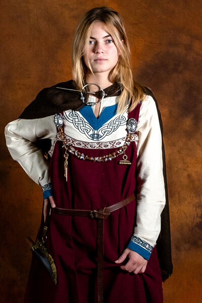Hangeroc Svanhild, rood - Celtic Webmerchant