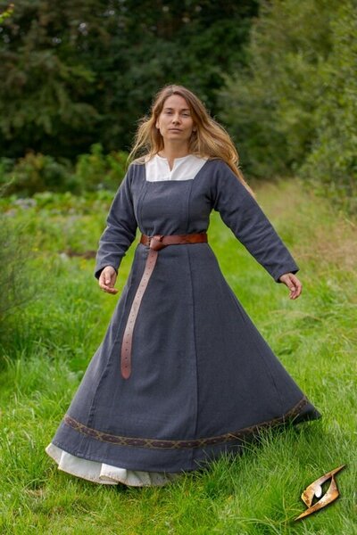 Medieval dress Estrid with herringbone pattern, dark grey - Celtic Webmerchant