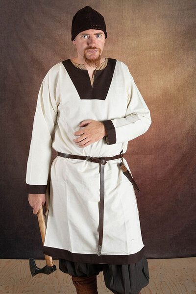 Túnica medieval (de principios) Clovis, marrón natural. - Celtic Webmerchant