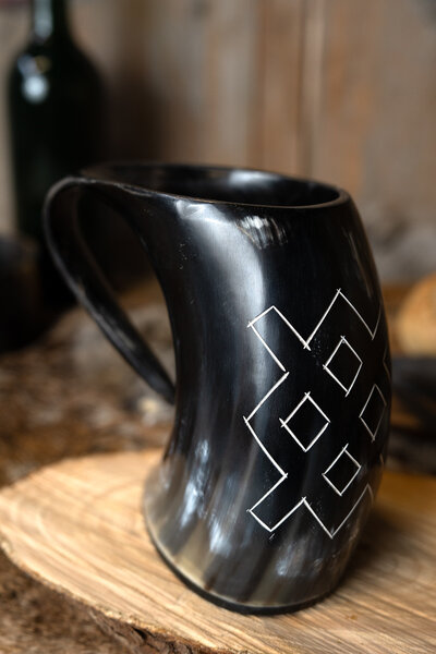 Taza vikinga Ivar con soporte para cinturón - Celtic Webmerchant