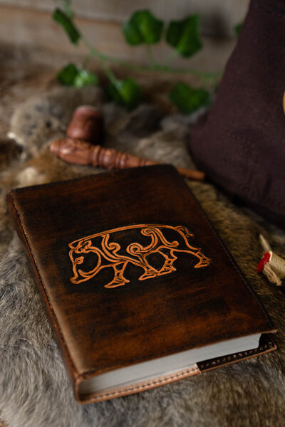 Läderbok Celtic boar Knochnagael - Celtic Webmerchant