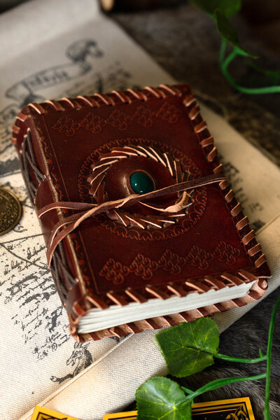 Lederbuch mit Stein - Celtic Webmerchant