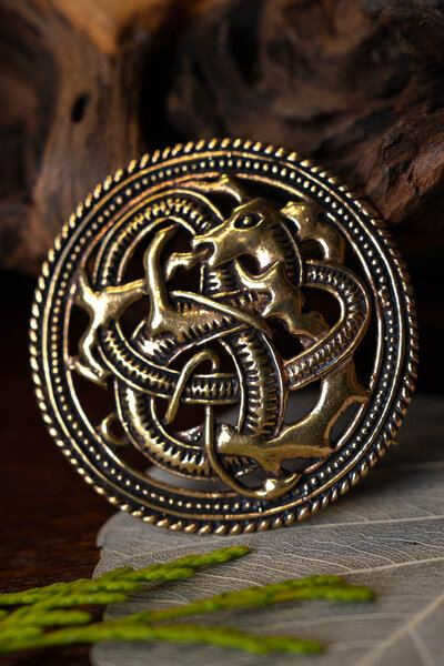 Urnesstijl schijffibula - Celtic Webmerchant