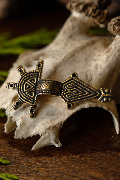 Fibula germanica tipo Hahnheim, bronzo - Celtic Webmerchant