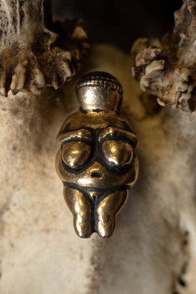 Moder Jord amulet Willendorf - Celtic Webmerchant
