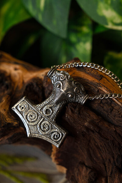 Le marteau de Thor Skane avec le collier - Celtic Webmerchant