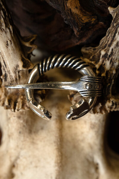Baltic ring fibula med djurhuvuden, brons - Celtic Webmerchant