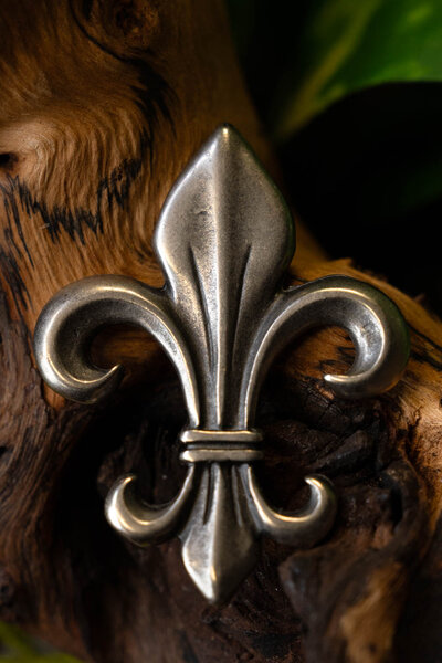 Fleur de Lys Anhänger, versilbert - Celtic Webmerchant