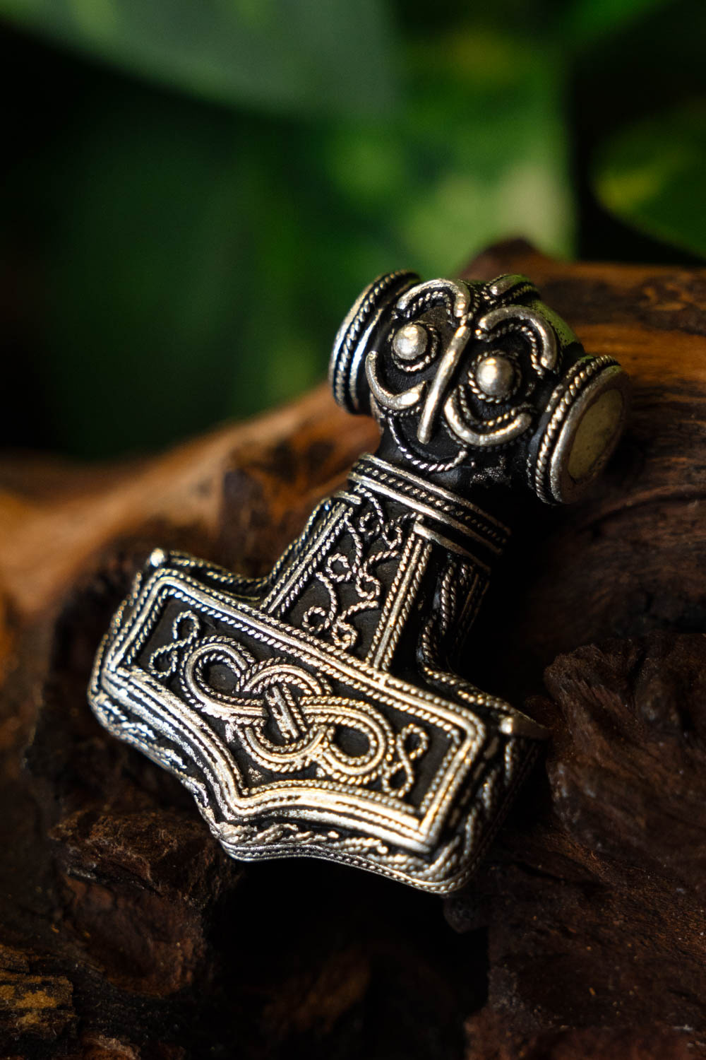 Blog \u0026 lookbook - Pagan symboliek: Mjölnir, Thorshamer -  CelticWebMerchant.com, image size:1000x1500