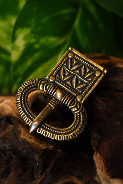 Late classical belt buckle - Celtic Webmerchant