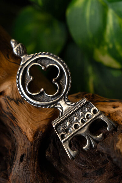 Gothic belt end 3 cm, silvered - Celtic Webmerchant