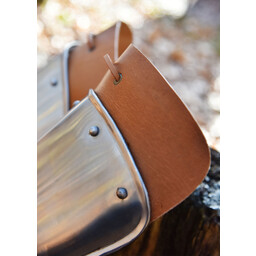 Avant upper leg armor - Celtic Webmerchant