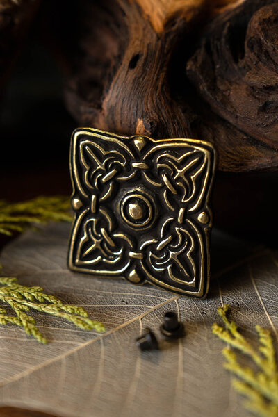 Adorno de cinturón cuadrado Rusvik - Celtic Webmerchant