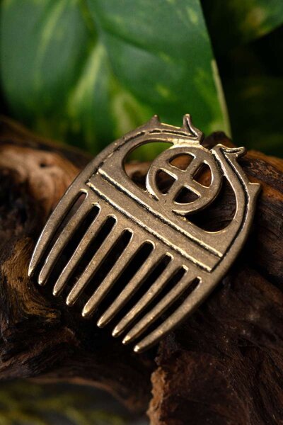 Bronzezeitlicher Kamm mit Sonnenrad - Celtic Webmerchant
