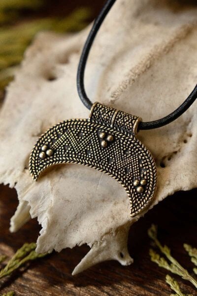 Rusvik lunula amulet small - Celtic Webmerchant