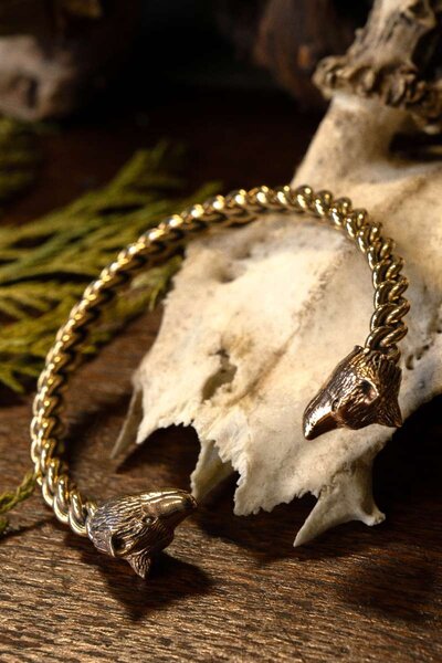 Bracelet with wolf heads - Celtic Webmerchant