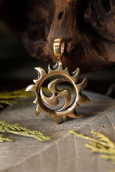 Colgante triskelion con sol - Celtic Webmerchant
