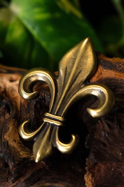 Fleur de Lys wisiorek - Celtic Webmerchant
