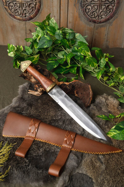 Triquetra Saks z drewnianą rączką - Celtic Webmerchant