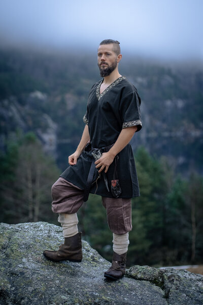 Tunic Halbard, black - Celtic Webmerchant
