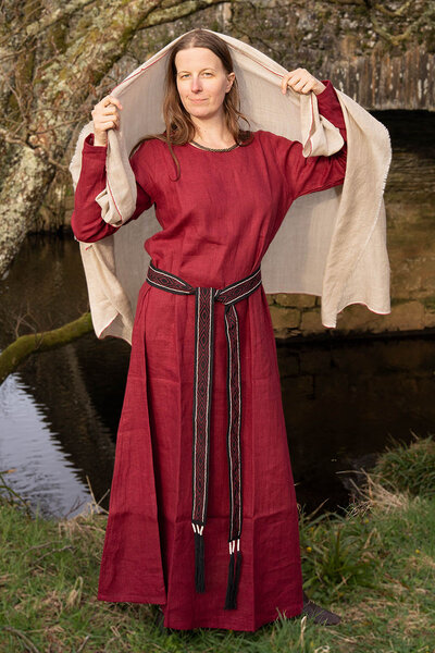 Viking dress Helga, linen, red - Celtic Webmerchant