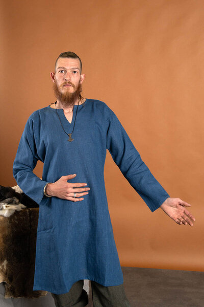 Tunique viking Eirik, lin, bleu - Celtic Webmerchant