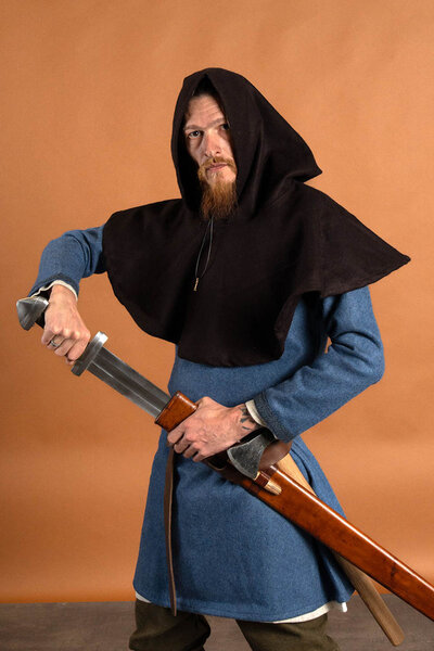 Chaperon cucullus (nero) - Celtic Webmerchant