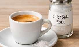 Zout in koffie: slimme hack of gevaarlijke trend?