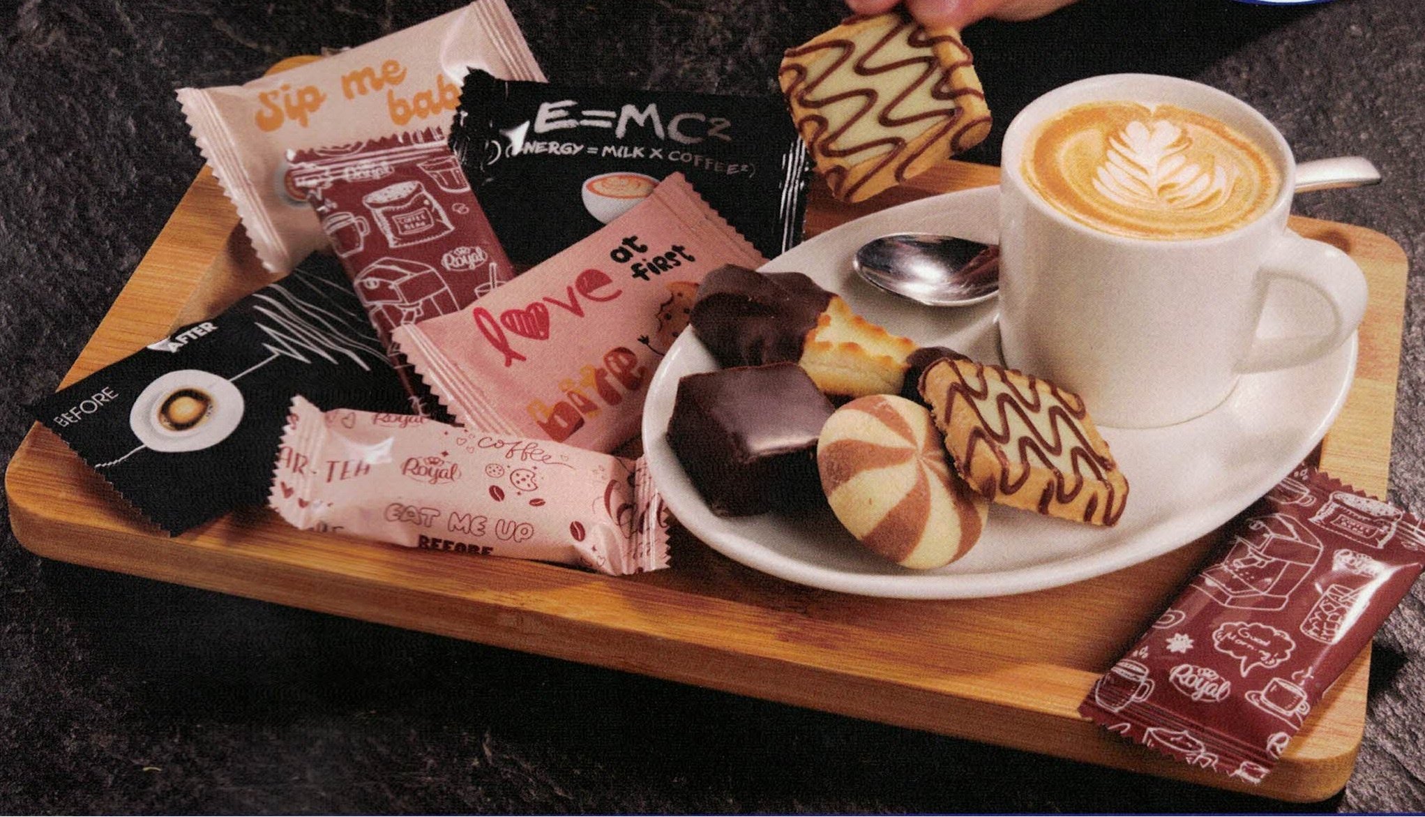 Vorverpackte Kaffeegebäcke kaufen – frisch, knusprig und über 15 Geschmacksrichtungen für Espresso, Cappuccino oder Latte