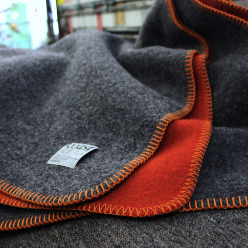 coastland  Wool blanket - FireSideMoon | anthracite-glowing red | 150/200 cm