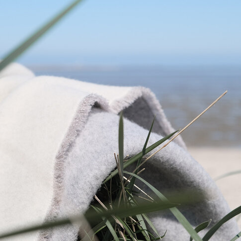 coastland  Wolldecke -  SaltWaveDyke | gischtweiss-grau | 150/210 cm