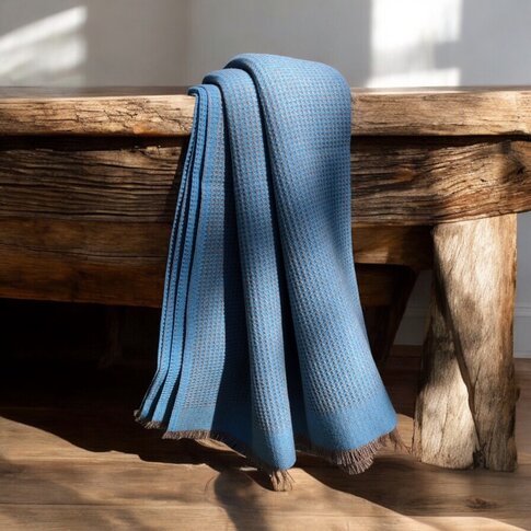 coastland  Wolldecke - BaseGreyGrid | himmelblau-wattgrau