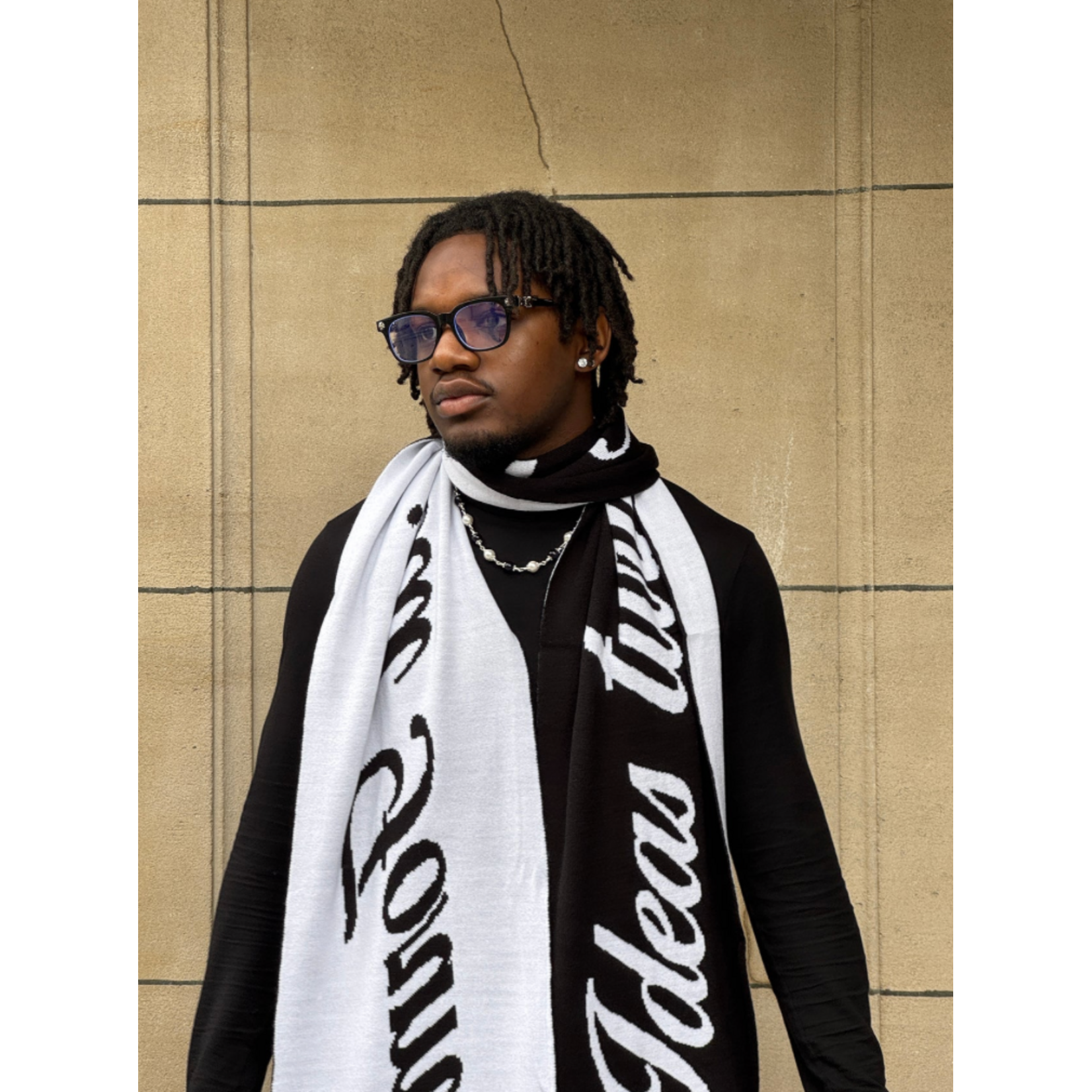 BUCHAN Buchan Quote Scarf - Black